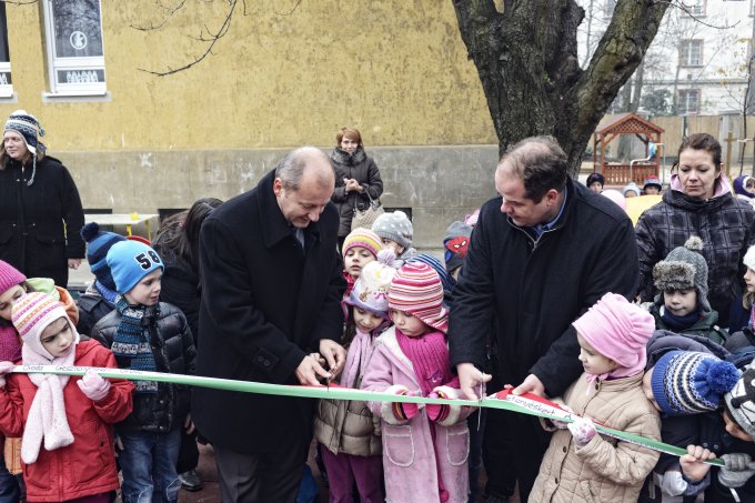 új játszótér átadása