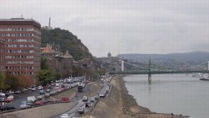 Változott az autós közlekedés a Petőfi híd budai hídfőjénél